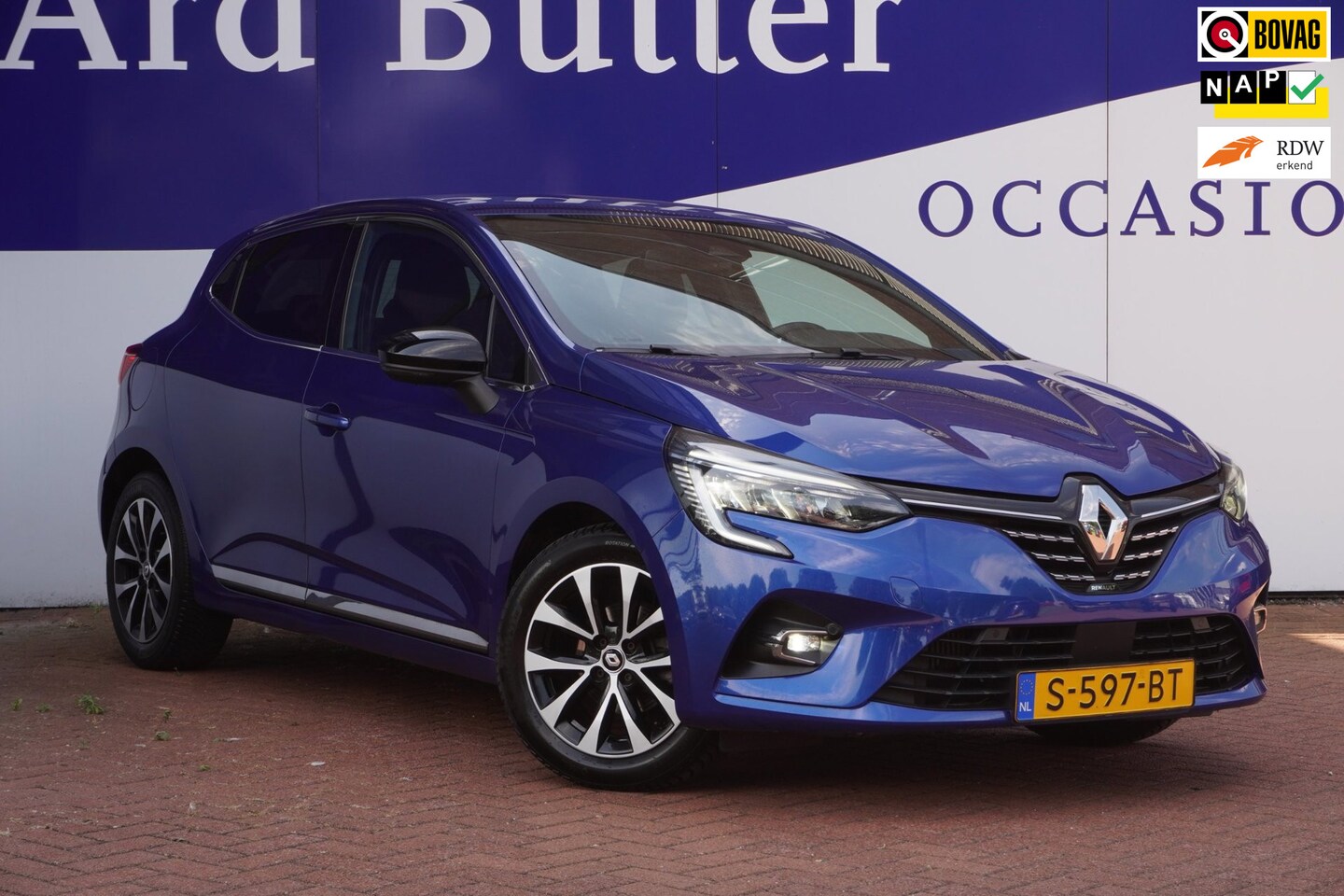 Renault Clio - 1.0 TCe 90 Techno / Camera / LED / ACC / Navi / ECC / Parkeer-Hulp / = 29-DECEMBER 2022 IN - AutoWereld.nl