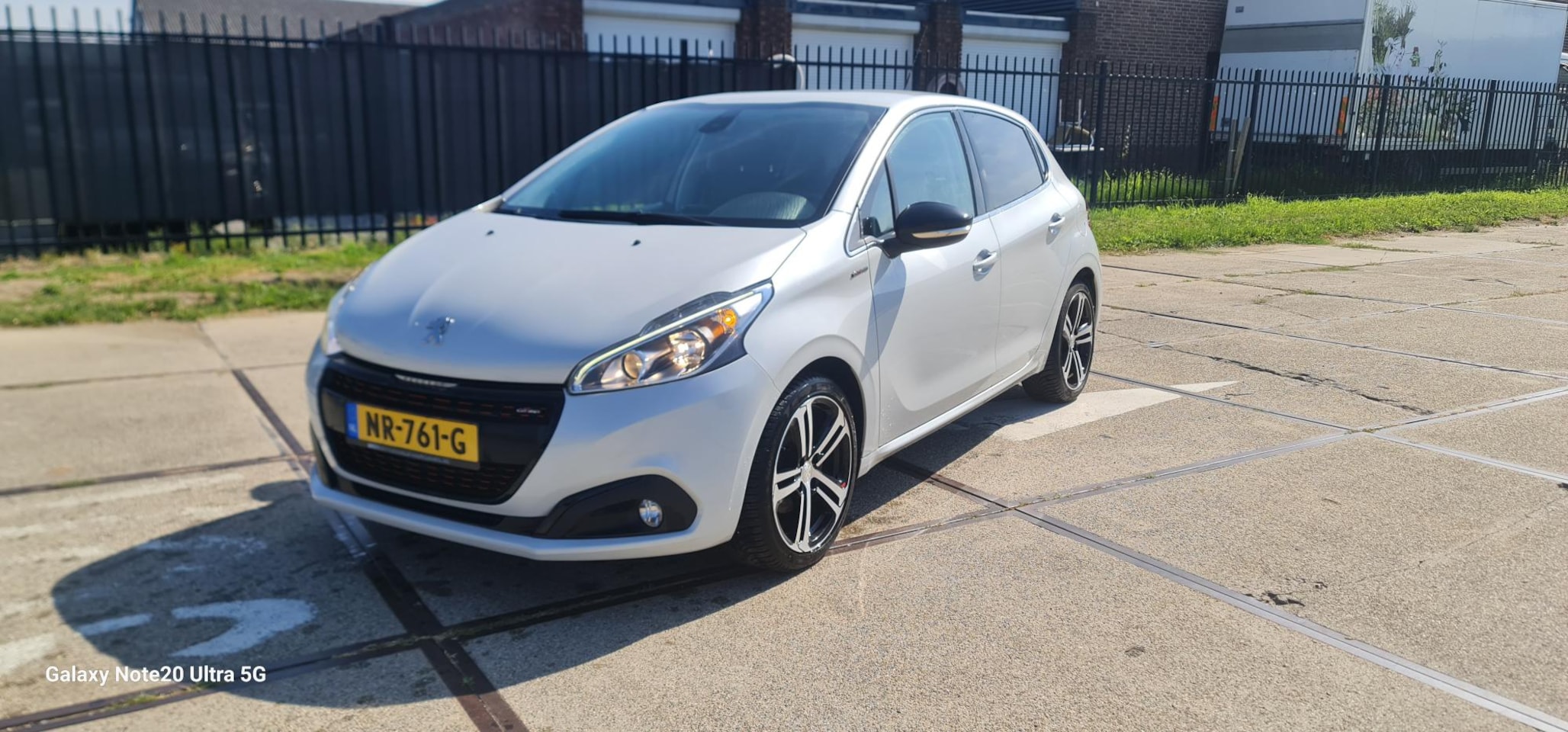 Peugeot 208 - 1.2 PureTech GT-Line Peugeot 208 1.2i GT-line 5drs garantie - AutoWereld.nl