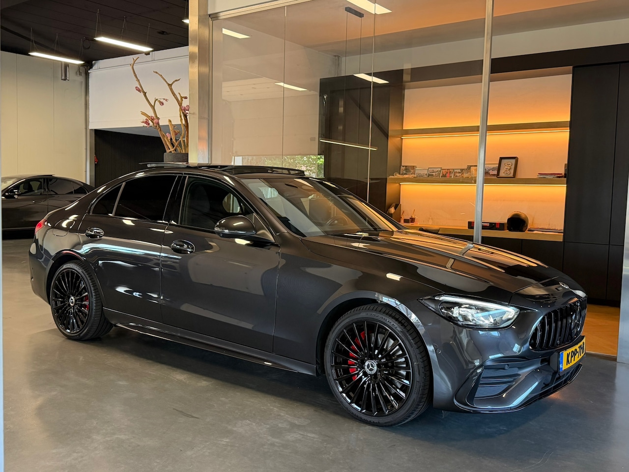 Mercedes-Benz C-klasse - 300 e AMG Night Pano Memory 360Cam. Headup - AutoWereld.nl