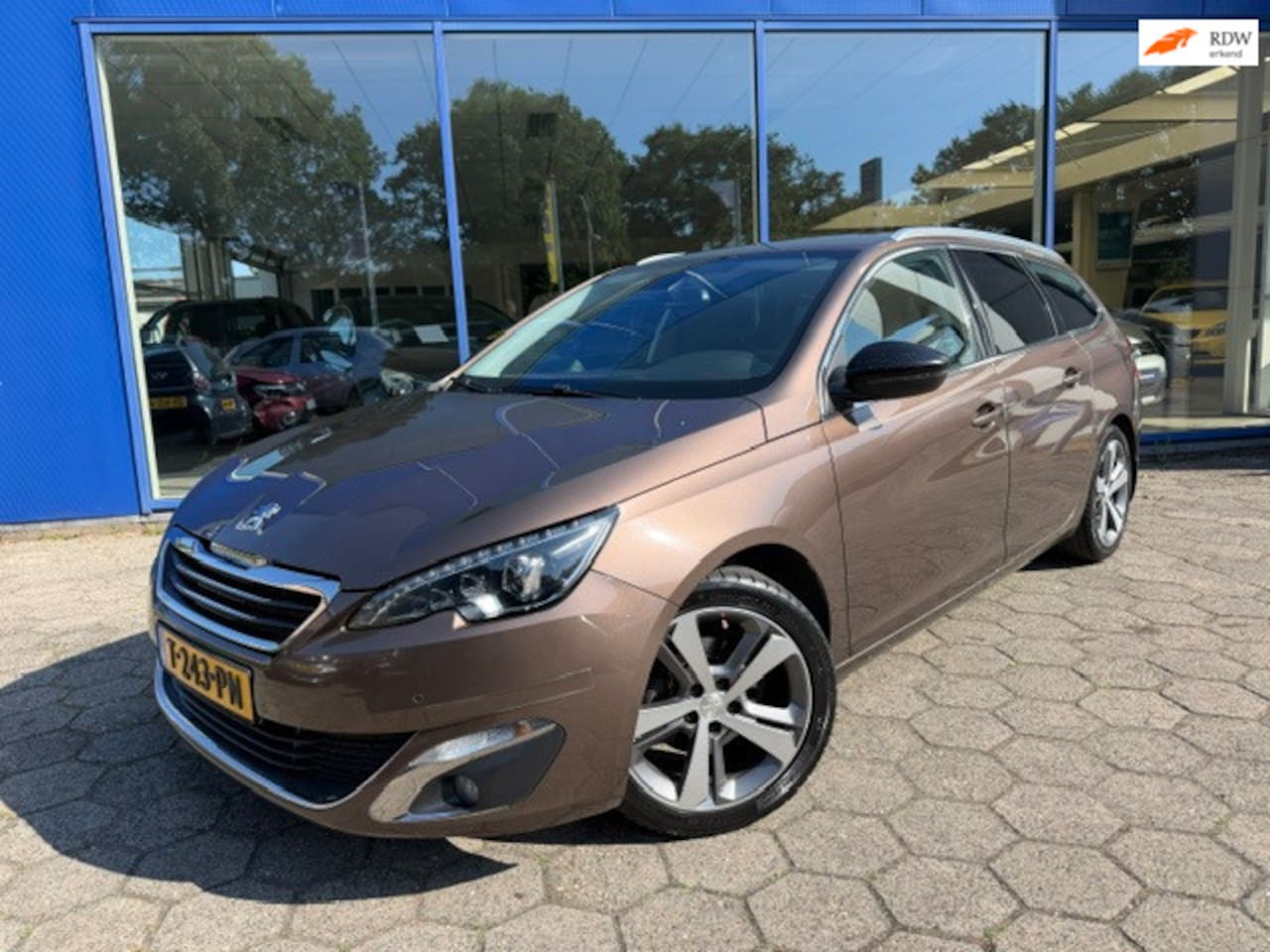 Peugeot 308 SW - 1.2 e-THP Première Automaat Nieuwe APK! Navi - PDC - AutoWereld.nl