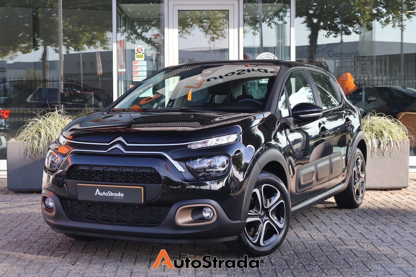 Citroën C3 - 1.2 PureTech C-Series | Cruise | Climate | Carplay | Navigatie | Sensoren | - AutoWereld.nl