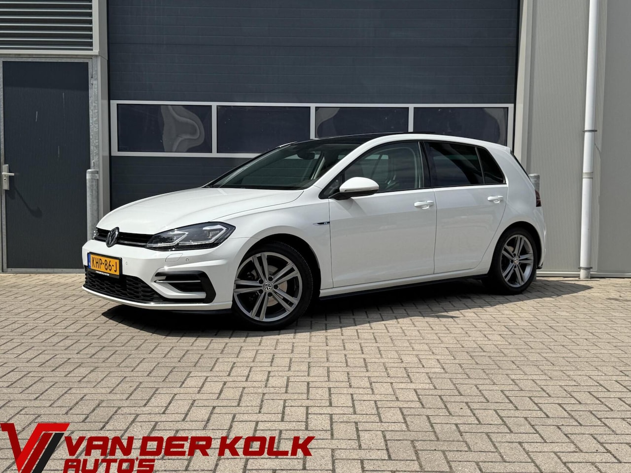 Volkswagen Golf - 1.5 TSI R-Line | Panorama | Full LED | CarPlay | Adaptive Cruise | Navigatie | Climate - AutoWereld.nl