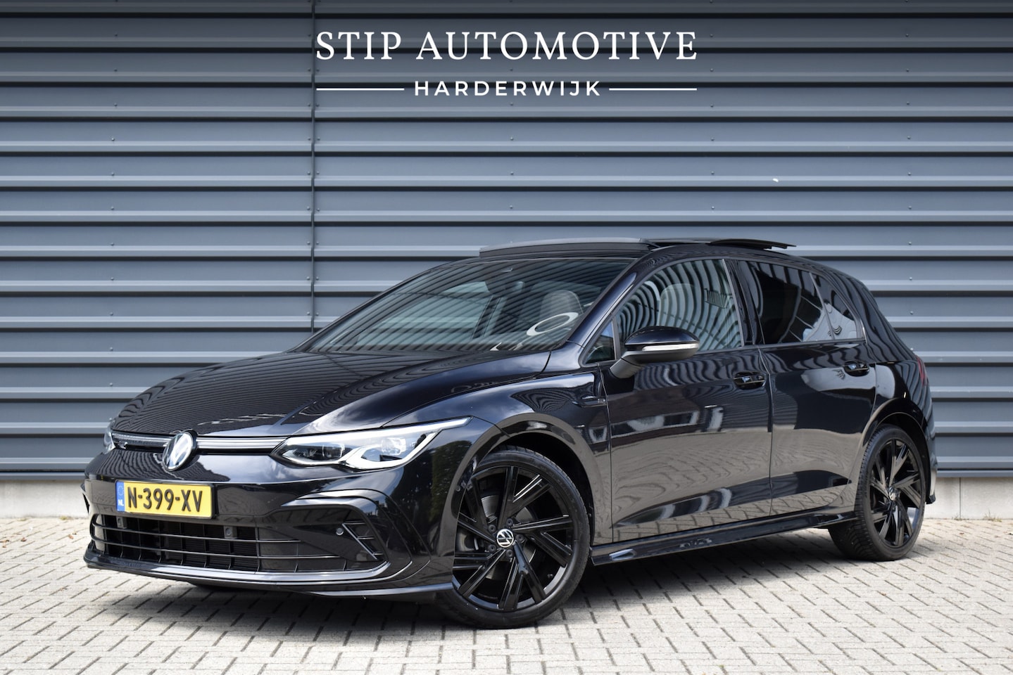 Volkswagen Golf - 1.5 eTSI R-Line | Pano | Harman/Kardon | IQ Light | ACC | Stuur + Stuurverwarming | Camera - AutoWereld.nl