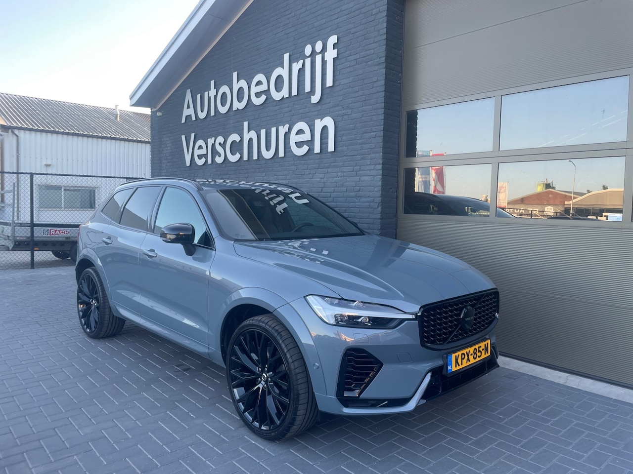 Volvo XC60 - 2.0 T6 Plug-in hybrid AWD Ultimate dark heico pano stoelverwarming 22 inch - AutoWereld.nl