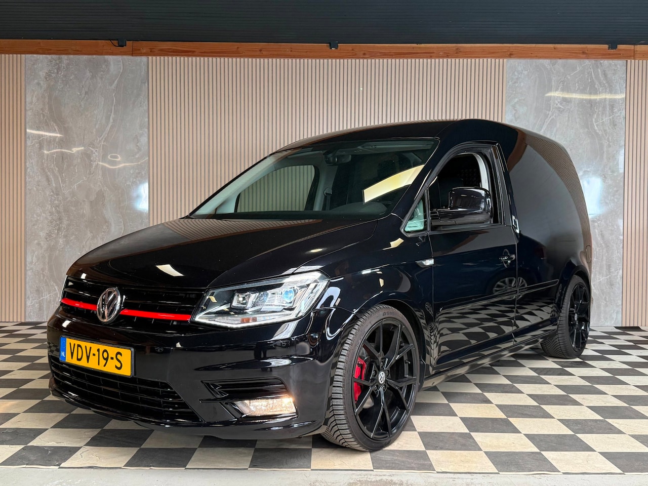 Volkswagen Caddy - 2.0 TDI GTI 150PK L1H1 BMT Exclusive Edition Carplay Xenon Airco - AutoWereld.nl