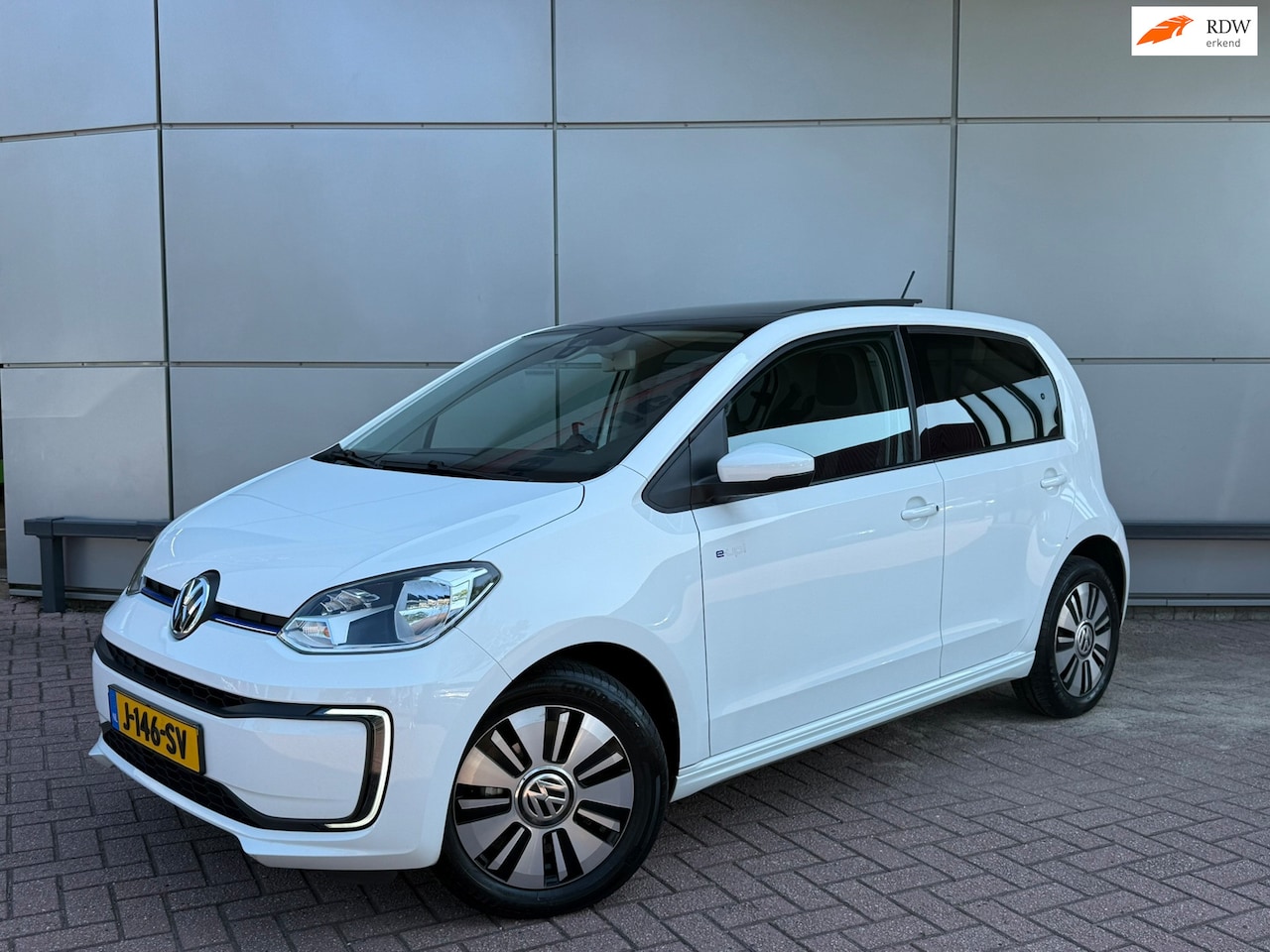 Volkswagen e-Up! - | Panoramadak | Stoelverwarming | Camera | 90% SOH | - AutoWereld.nl