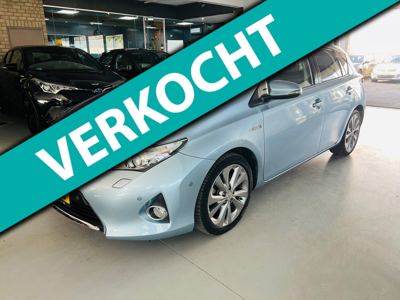Toyota Auris - 1.8 Hybrid Lease pro PANO /NAVI - AutoWereld.nl