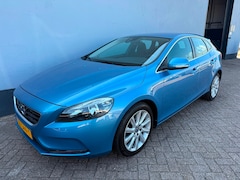 Volvo V40 - 2.0 T3 Summum - Navigatie - Trekhaak