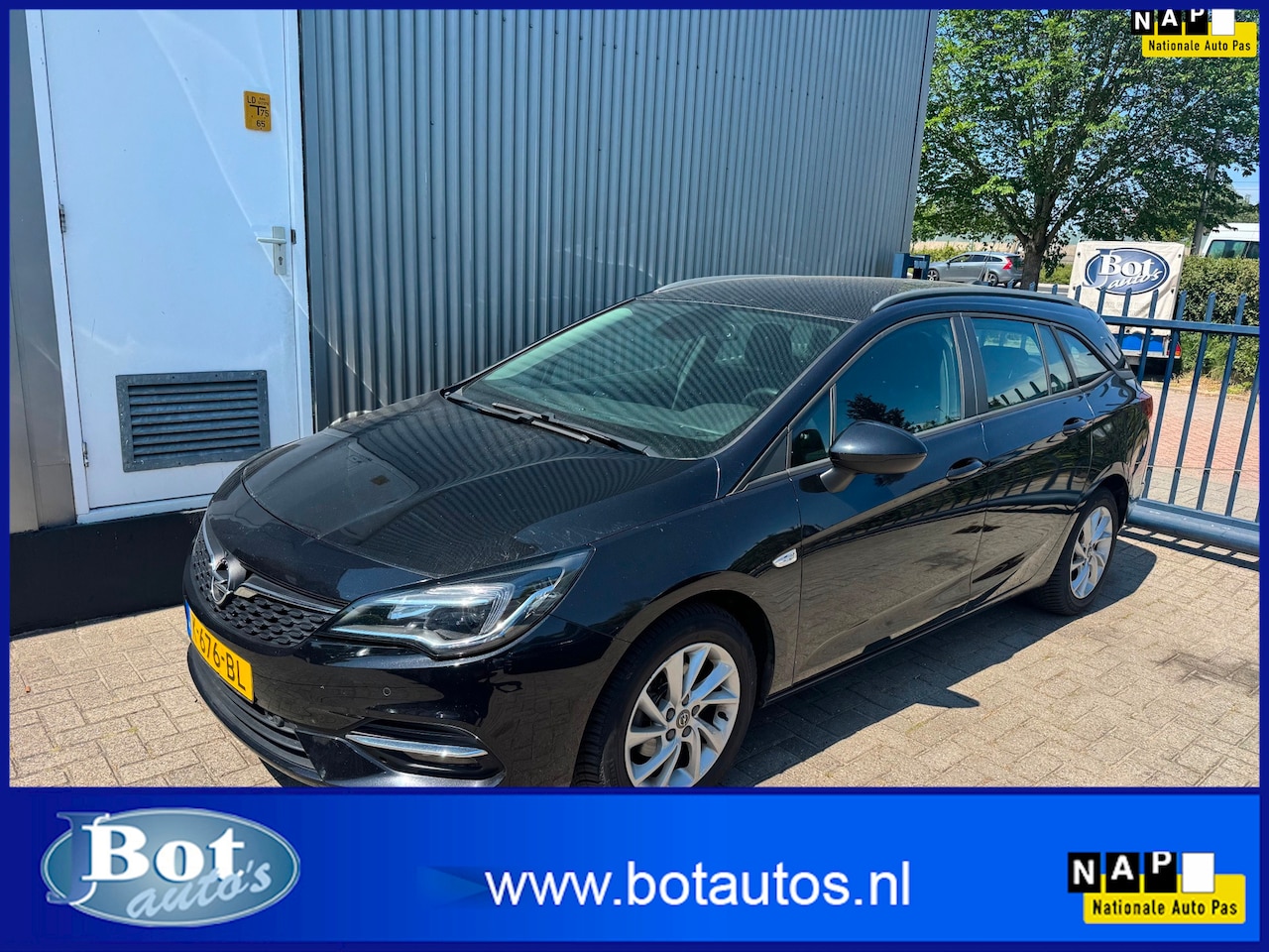 Opel Astra Sports Tourer - 1.2 Edition ECC / CRUISE / NAVI / LMV / PARKEERSENSOREN / EDITION + PAKKET - AutoWereld.nl