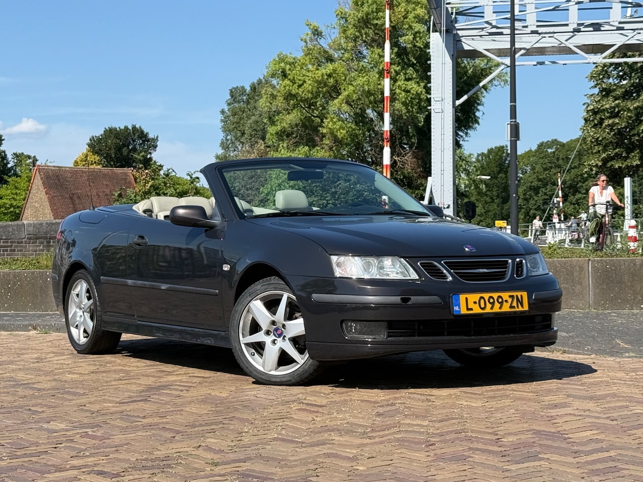 Saab 9-3 Cabrio - 2.0t Vector Automaat, Navi, 115.000 km! - AutoWereld.nl
