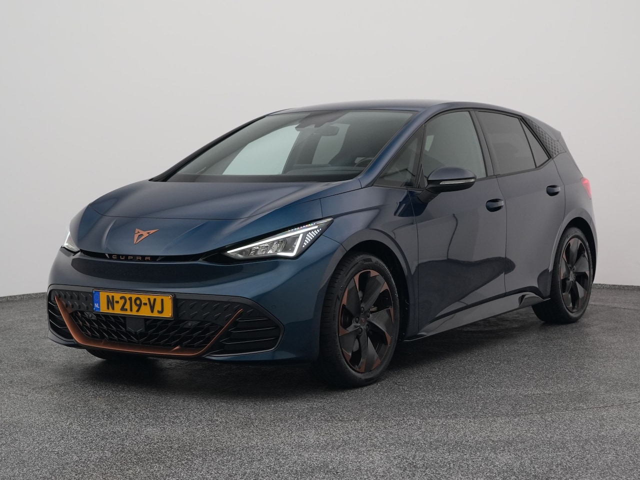 CUPRA Born - Performance One 62 kWh | CAMERA | ADAPTIVE | KEYLESS | STOELVERW. - AutoWereld.nl