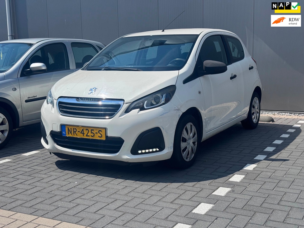 Peugeot 108 - 1.0 e-VTi Access | Led verlichting | APK 26-11-2026 - AutoWereld.nl