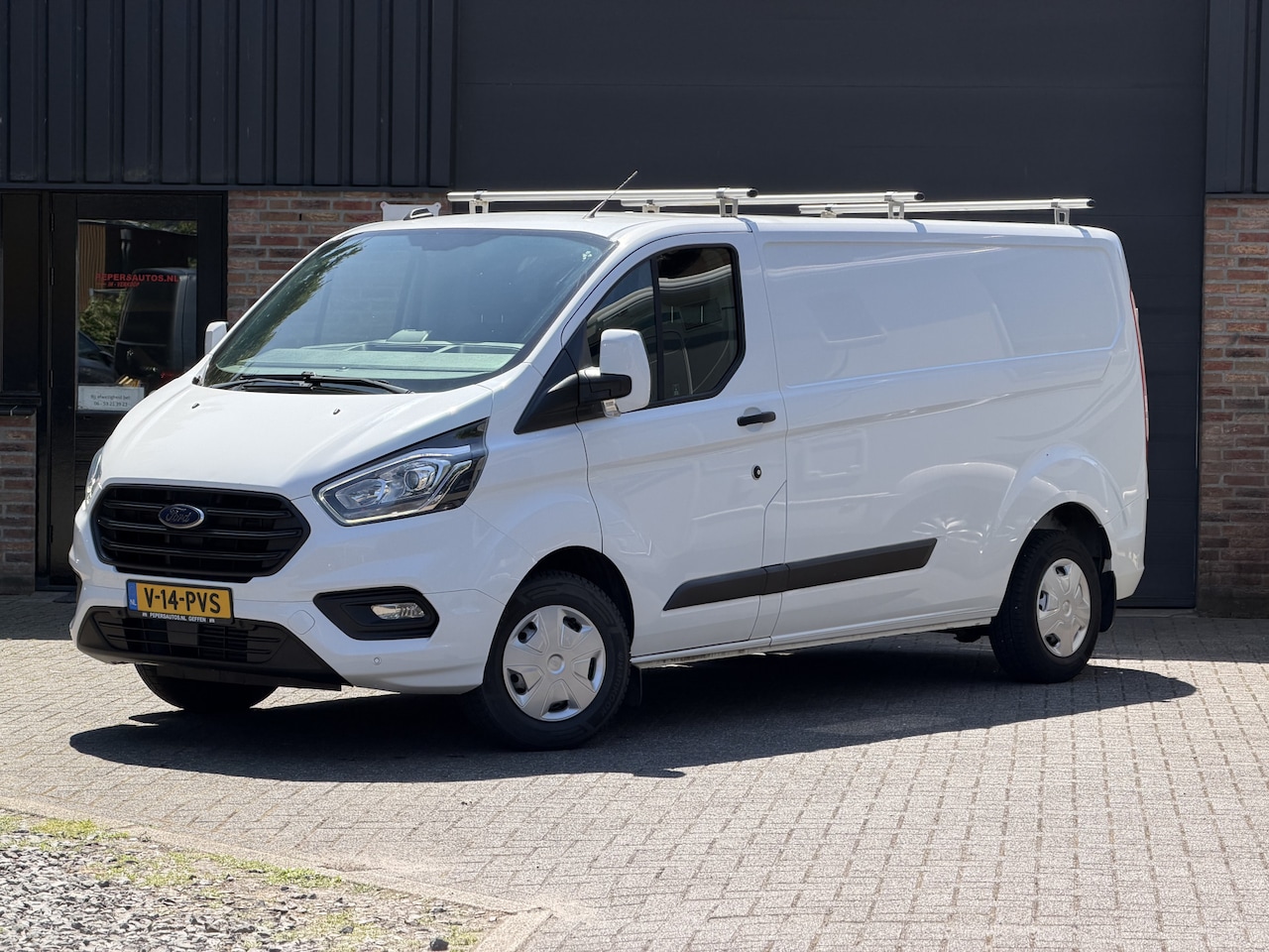 Ford Transit Custom - 300 2.0 TDCI L2H1 Limited 130 PK Stoelverwarming 2800Kg Trekgewicht - AutoWereld.nl