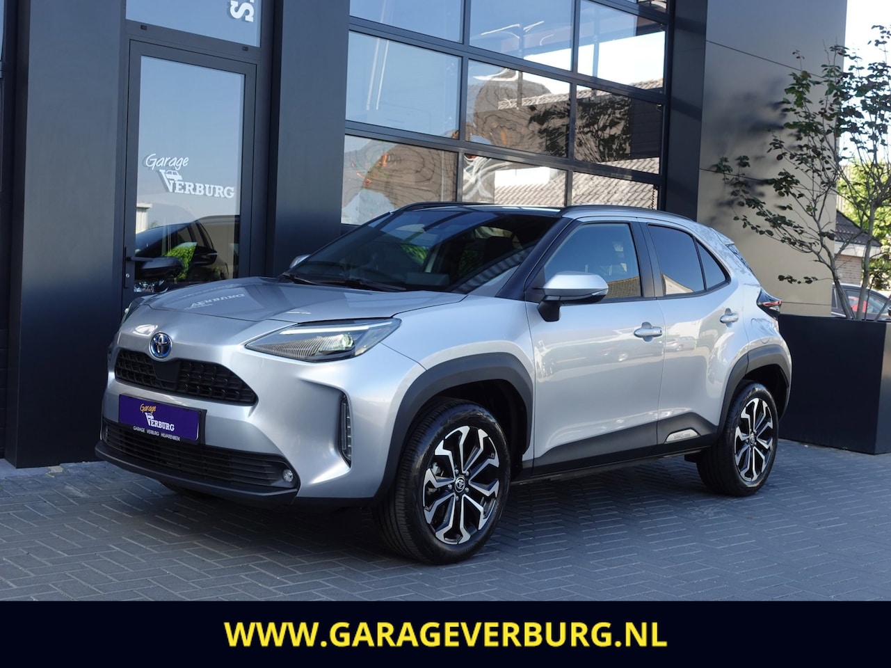 Toyota Yaris Cross - 1.5 Hybrid Business Plus (Navi/Carplay,Panoramadak,Keyless,Camera,Elek.achterklep,Stoel/st - AutoWereld.nl