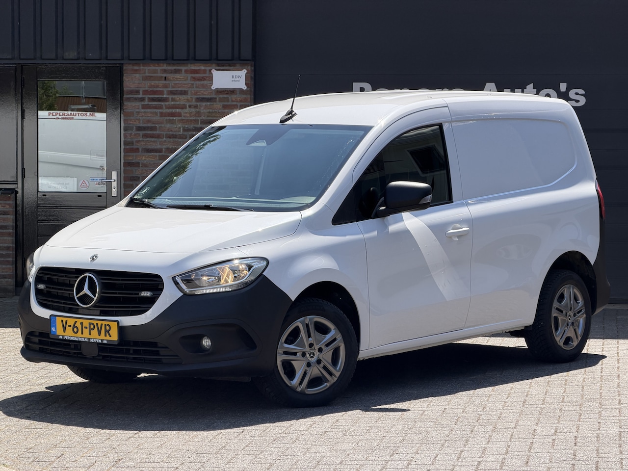 Mercedes-Benz Citan - 110 L1 Pro Benzine MBUX - Trekhaak - Airco -Stoelverwarming - Cruise - Carplay - DAB - AutoWereld.nl