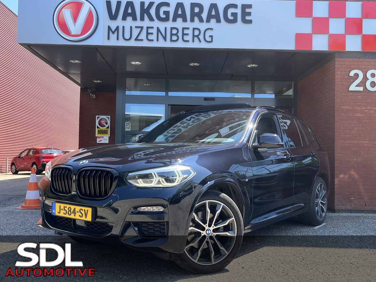 BMW X3 - xDrive20i High Executive // NAVI // CAMERA // TREKHAAK // PANO -SCHUIF KANTELDAK // M-PAKK - AutoWereld.nl