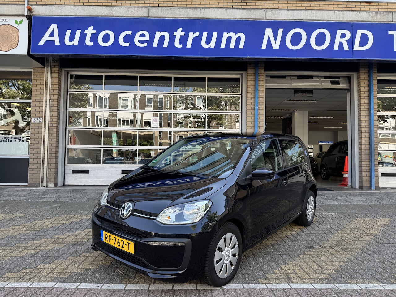 Volkswagen Up! - 1.0 BMT move up! NAP | Airco | Apple Carplay | Cruise Control | 5 Deurs | Dealeronderhoude - AutoWereld.nl