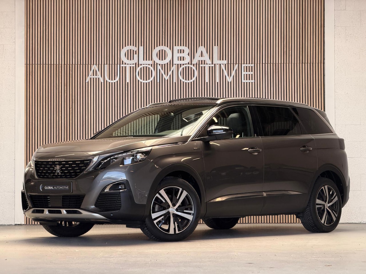 Peugeot 5008 - 1.2 PureTech GT-Line - 130PK - PANORAMADAK - 7 PERSOONS - LEDER - AutoWereld.nl