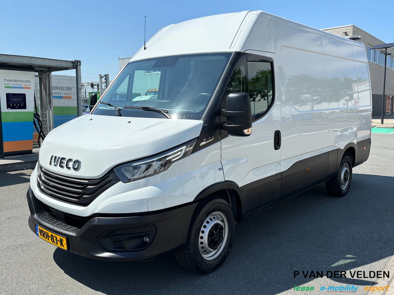 Iveco Daily - 35S16V 2.3 352L H3 35S16 V 2.3 352L H3 - AutoWereld.nl