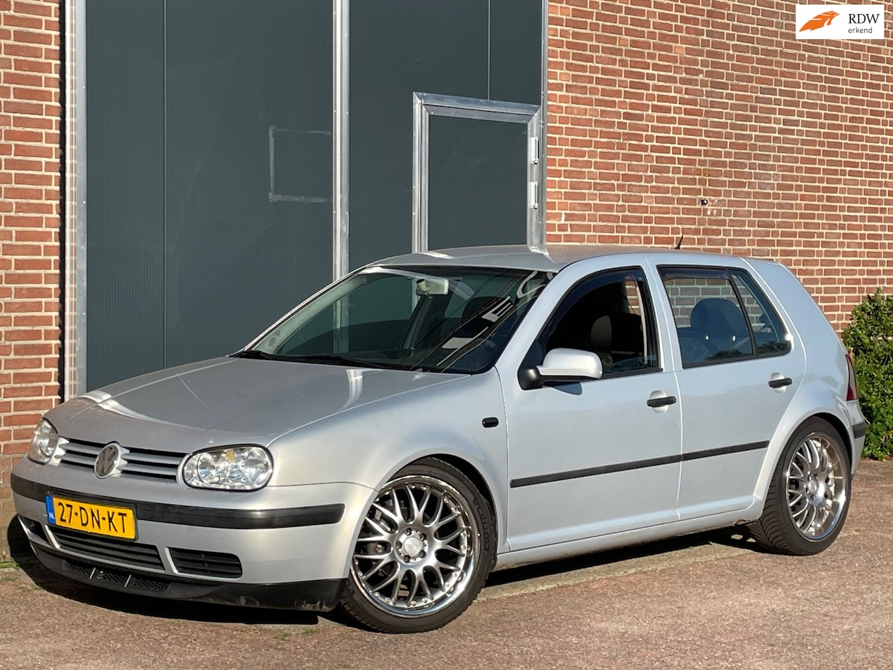 Volkswagen Golf - 1.6 Trendline AIRCO, 5-deurs, 18''LM, verlaagd! Trekhaak - AutoWereld.nl