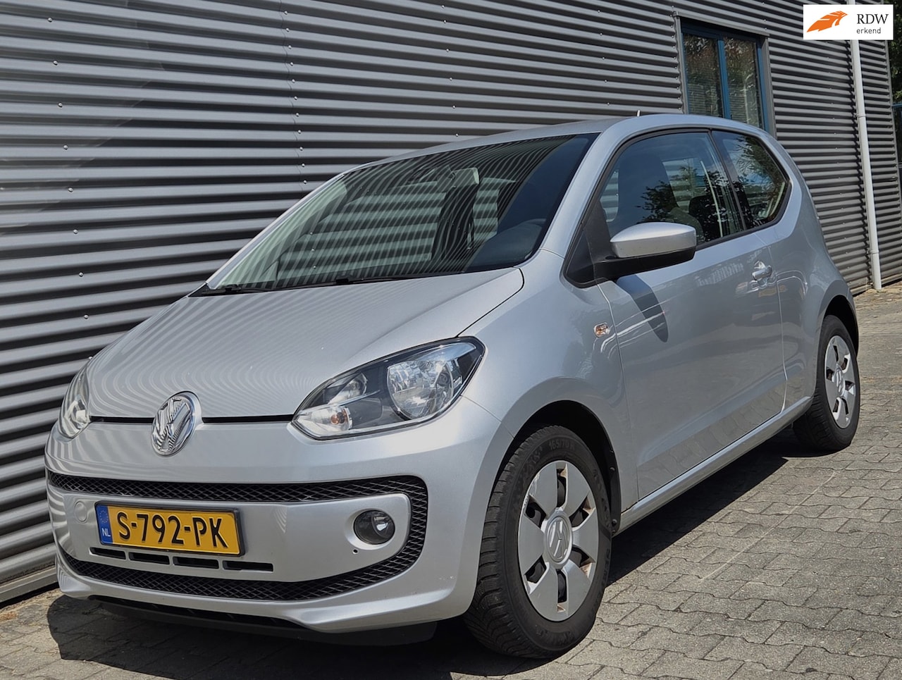 Volkswagen Up! - 1.0 high up! BlueMotion 04-2013 Reflex Silver Metallic - AutoWereld.nl