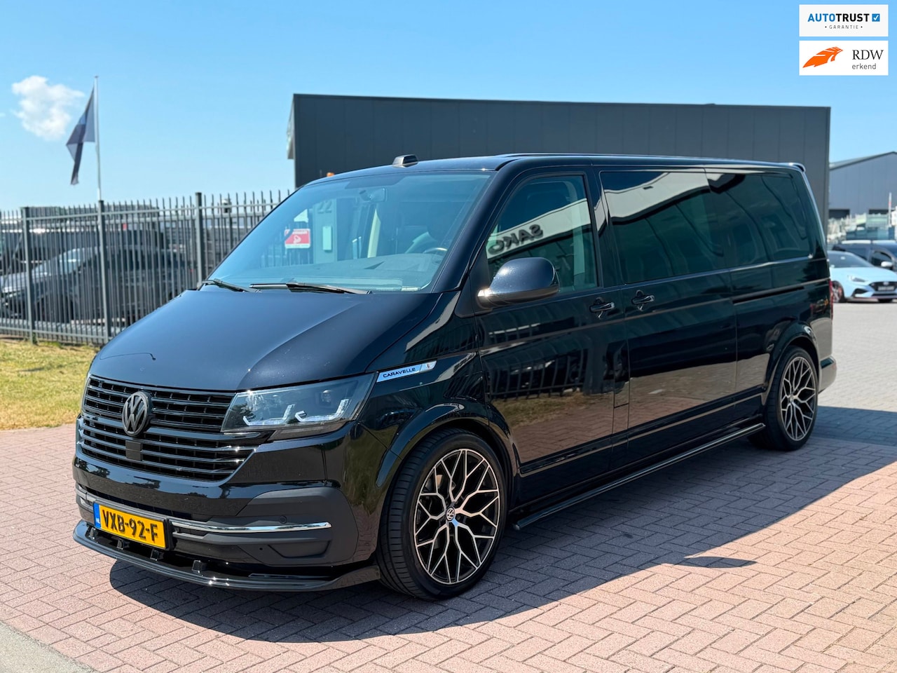 Volkswagen Transporter Caravelle - 2.0 TDI L2H1 32 DC Caravelle Bulli 2020 Maxton 150Pk - AutoWereld.nl