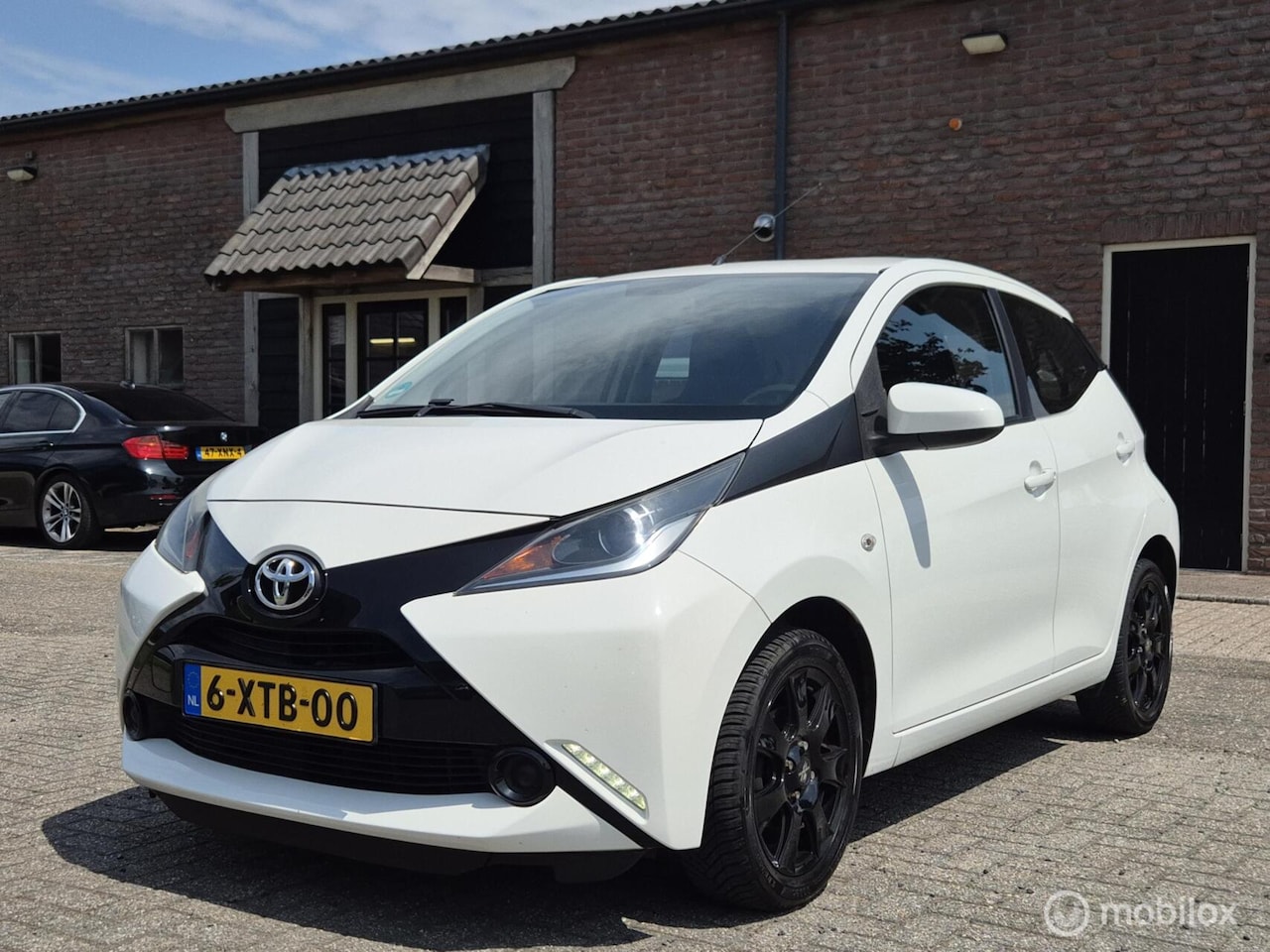 Toyota Aygo - 1.0 VVT-i x-play I Camera I CV I Airco I Cruise I Lichtmetaal - AutoWereld.nl