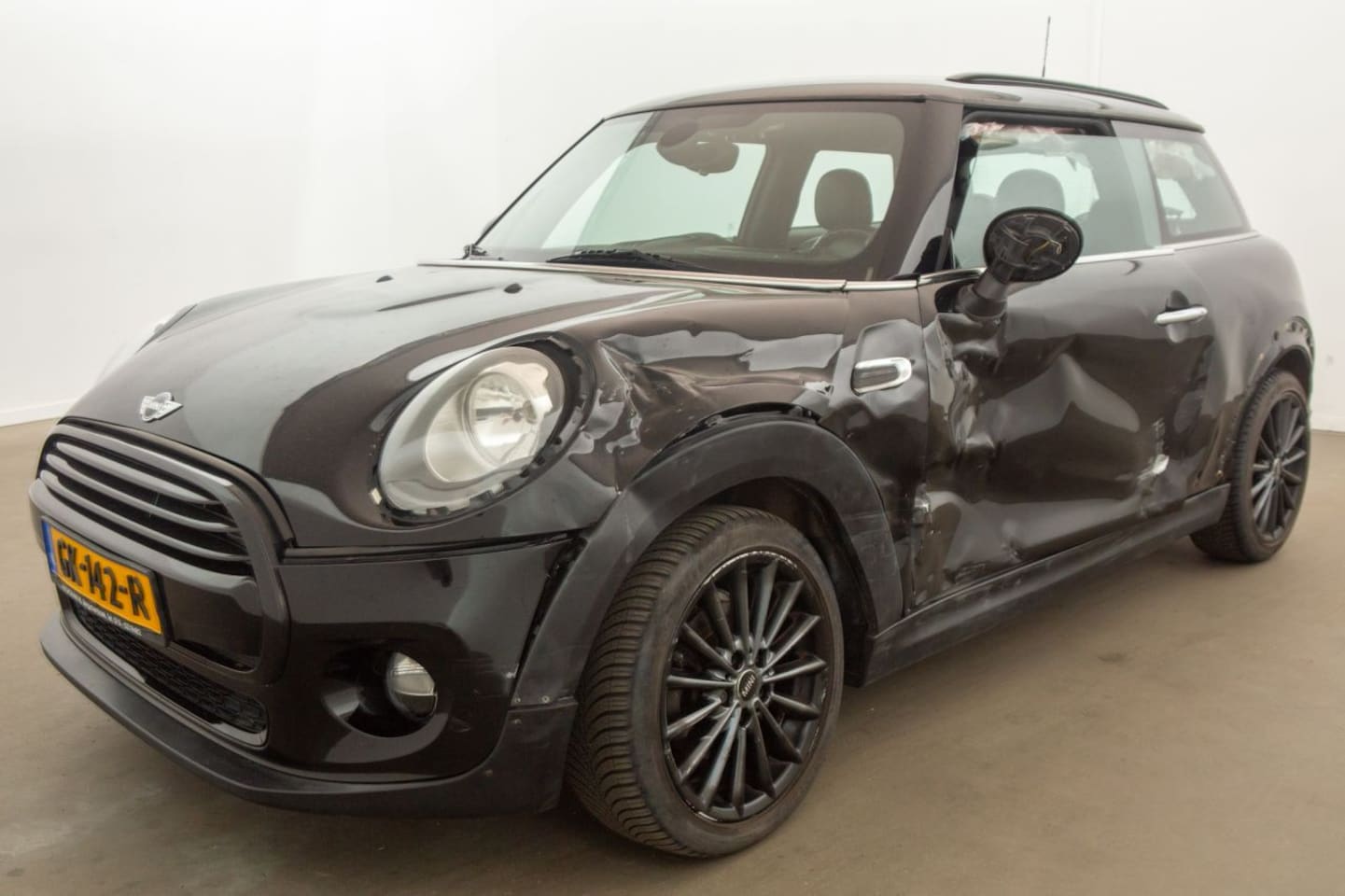 MINI Cooper - 1.5 Cooper Automaat Navi Clima Leder Chili Business - AutoWereld.nl