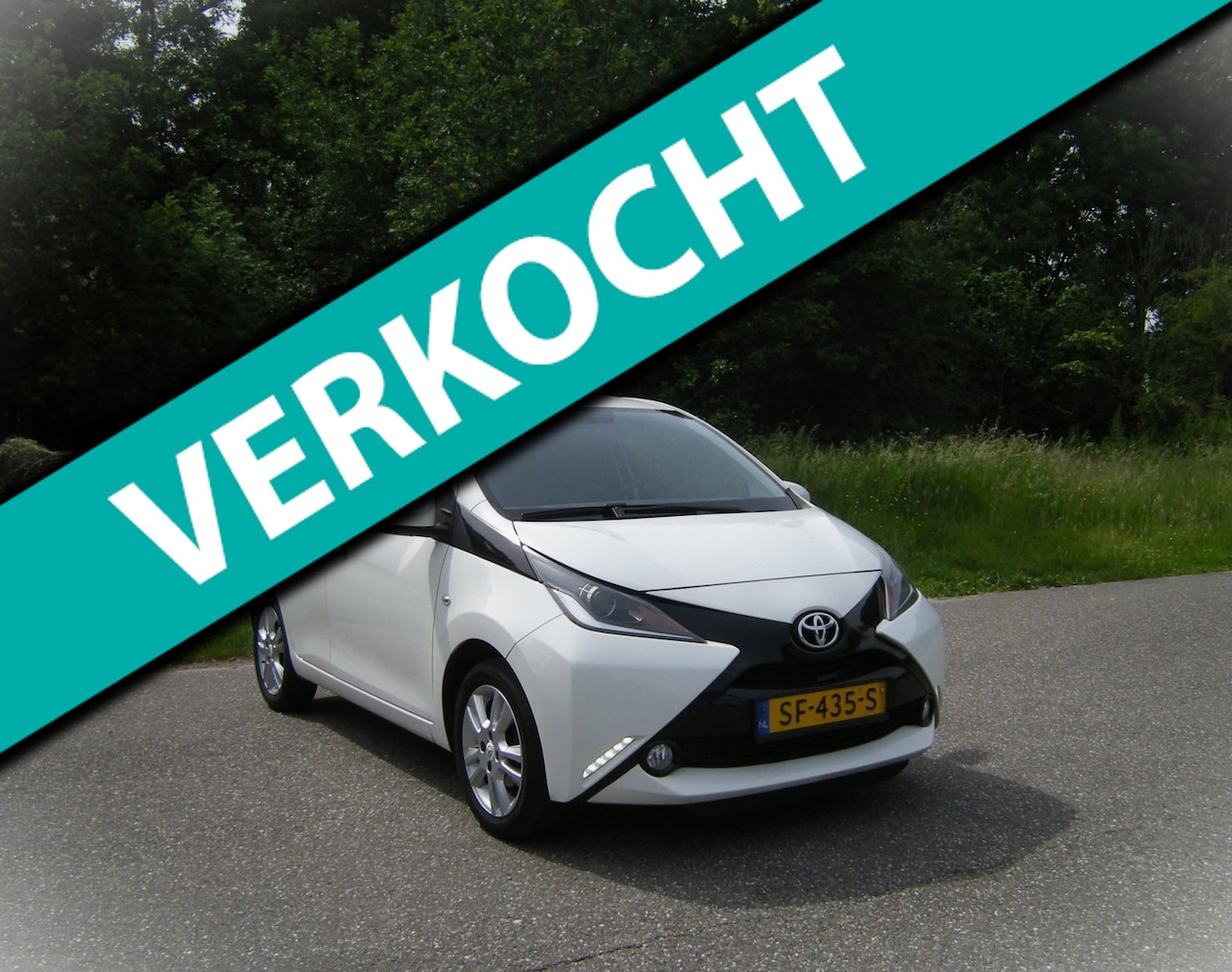 Toyota Aygo - 1.0 VVT-i x-joy 5-Drs Navi/Ecc/Lmv/Camera/Carplay - AutoWereld.nl