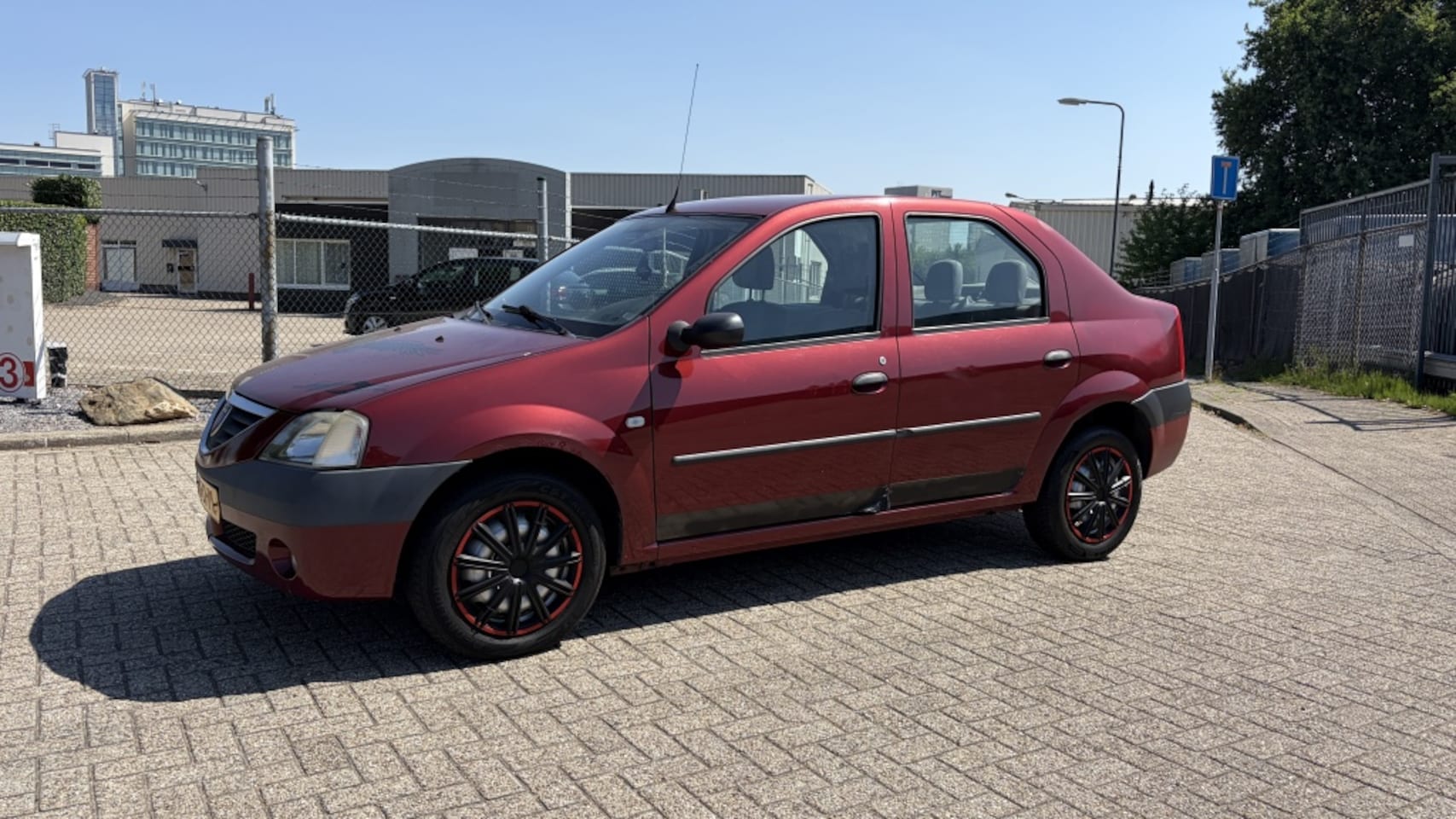 Dacia Logan - 1.6 Lauréate I APK 2-2027 Airco I Android/Carplay - AutoWereld.nl