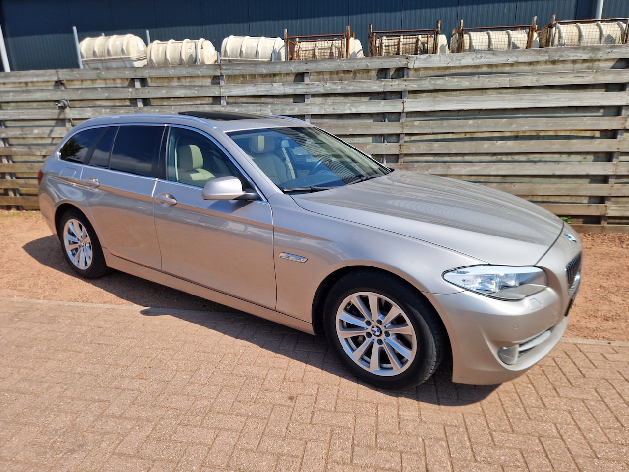 BMW 5-serie Touring - 525d High Executive Aut. Panoramadak, Sportintr. - AutoWereld.nl