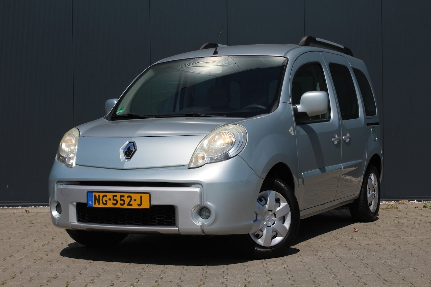 Renault Kangoo Family - 1.6-16V Privilège 5p. | Trekhaak | Cruise control | Airco | APK | - AutoWereld.nl