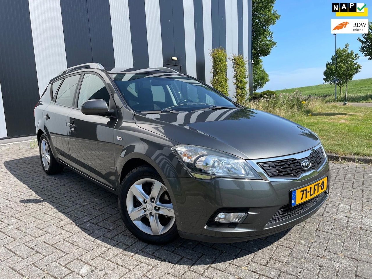 Kia Cee'd - 1.4 CVVT X-ecutive Airco-Cruise-Lmv-Elekpakket - AutoWereld.nl