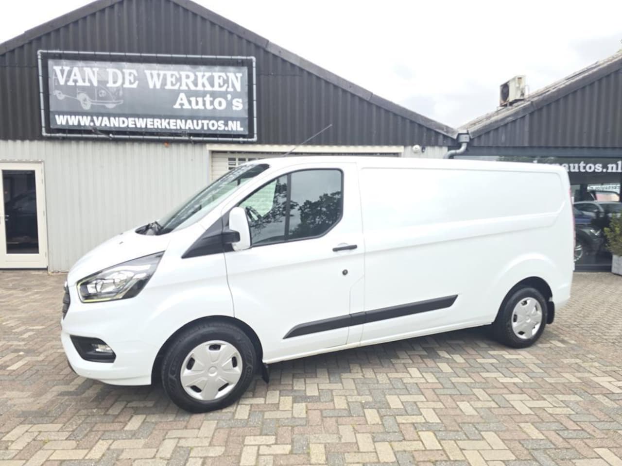 Ford Transit Custom - 320 2.0 TDCI 131pk L2H1 Trend AUTOMAAT Airco|Cruise|Pdc v+a|Bijrijdersbank!! - AutoWereld.nl