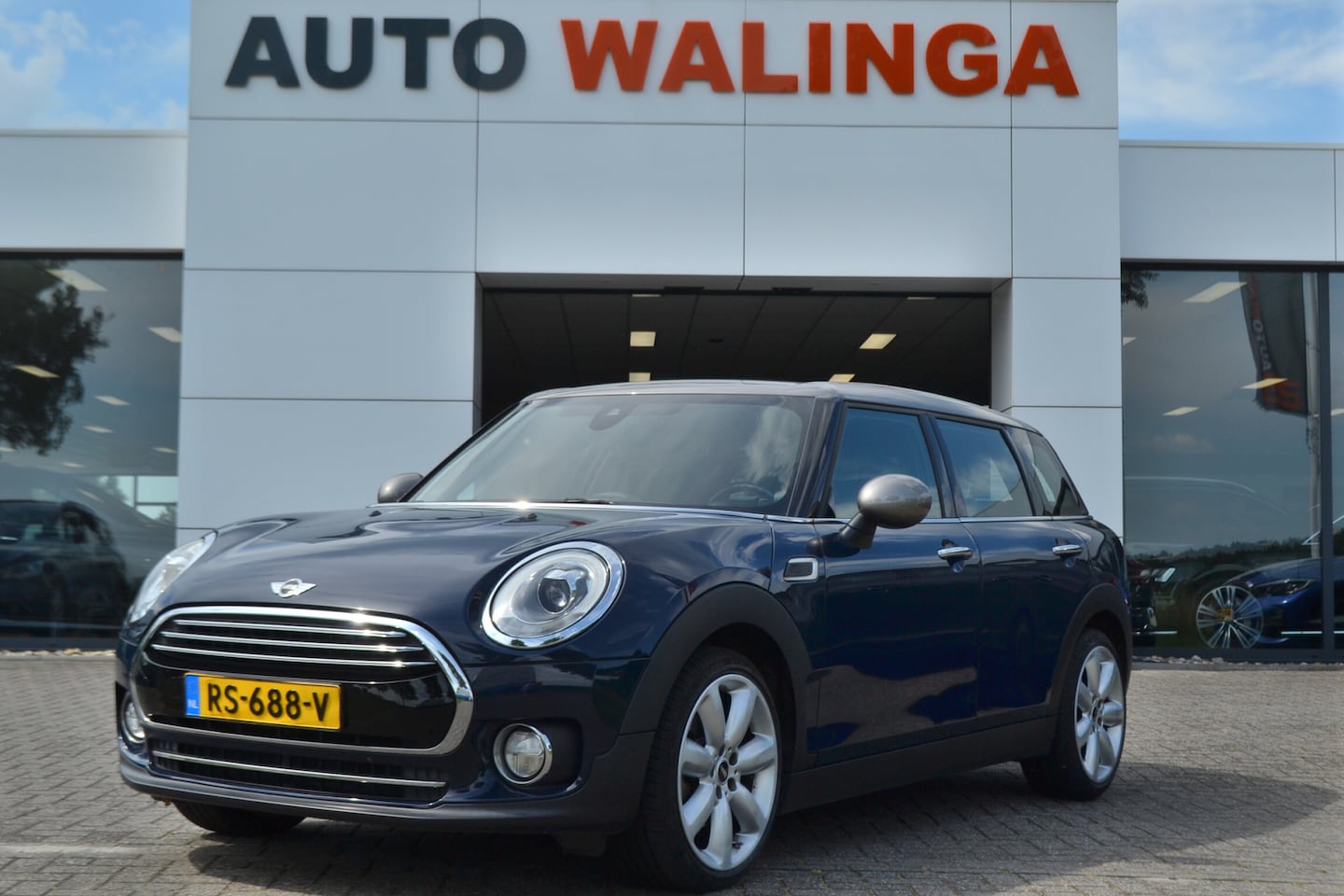 MINI Clubman - 1.5 Cooper Chili Serious | Led | Sportstoel | Harman Kardon | Navi | Keyless Entry | 18 in - AutoWereld.nl