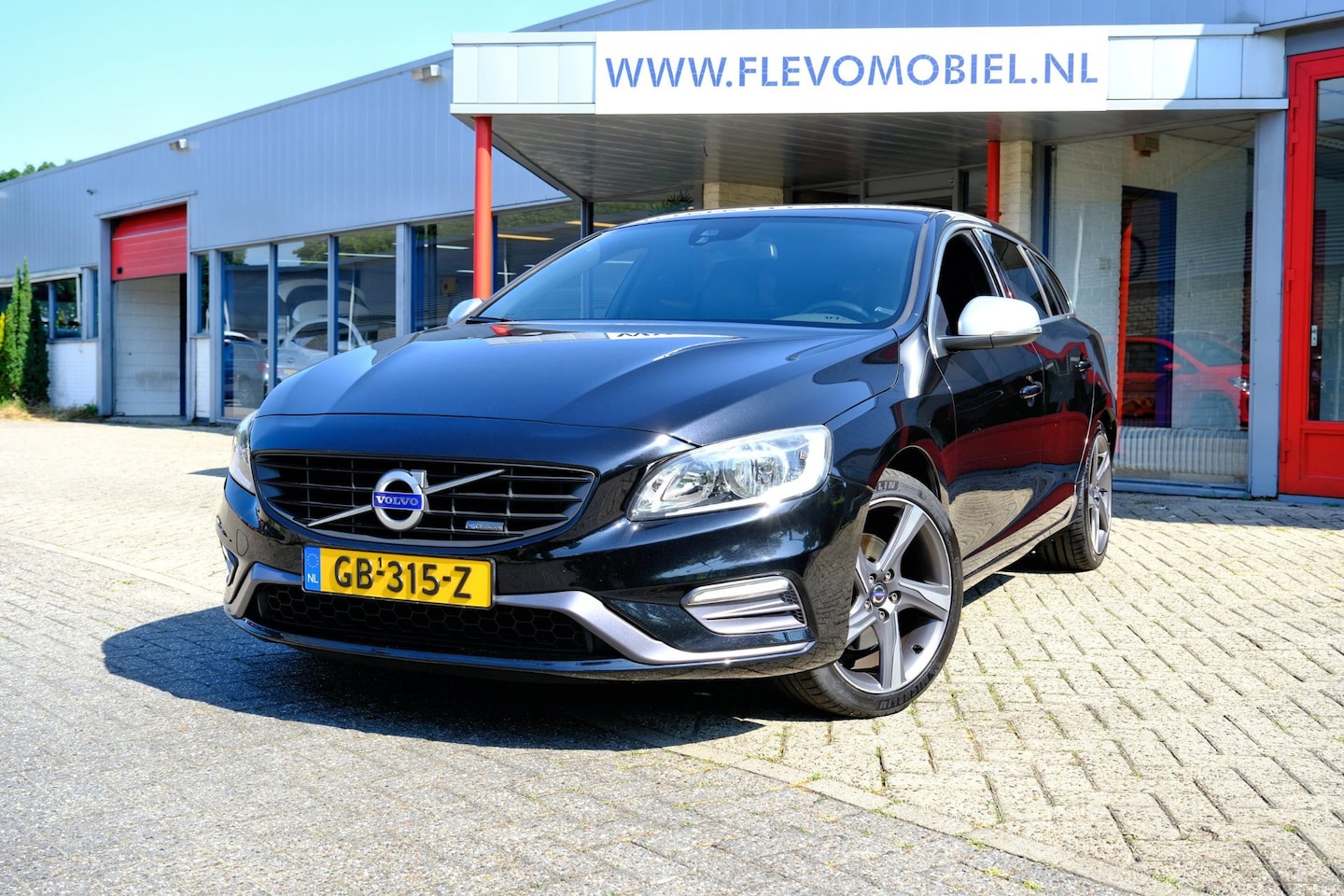Volvo V60 - 1.6 T3 R-Design Navi|Leder-Alcantara|LMV|Clima - AutoWereld.nl