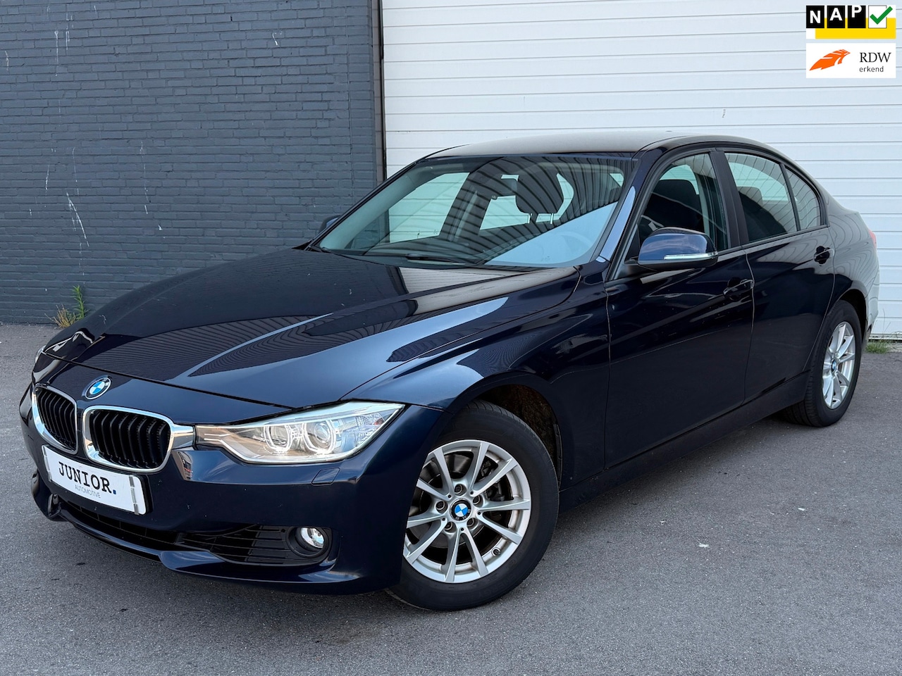 BMW 3-serie - 320i High Executive AUTOMAAT/CRUISE/LED/CLIMA/LMV/ORGNL - AutoWereld.nl