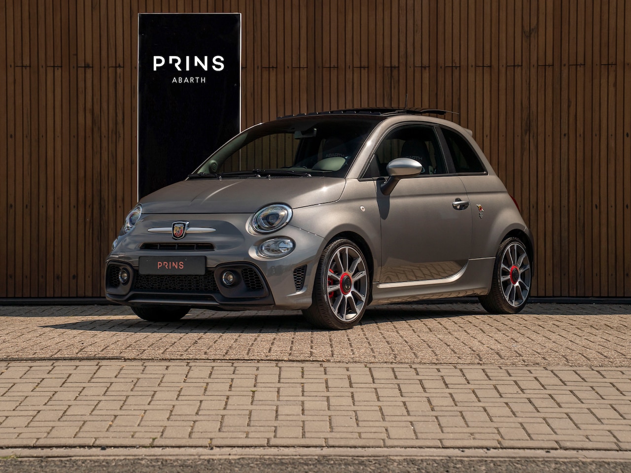 Abarth 595 - Turismo 165pk | Schuif-/kanteldak | Apple CarPlay - AutoWereld.nl