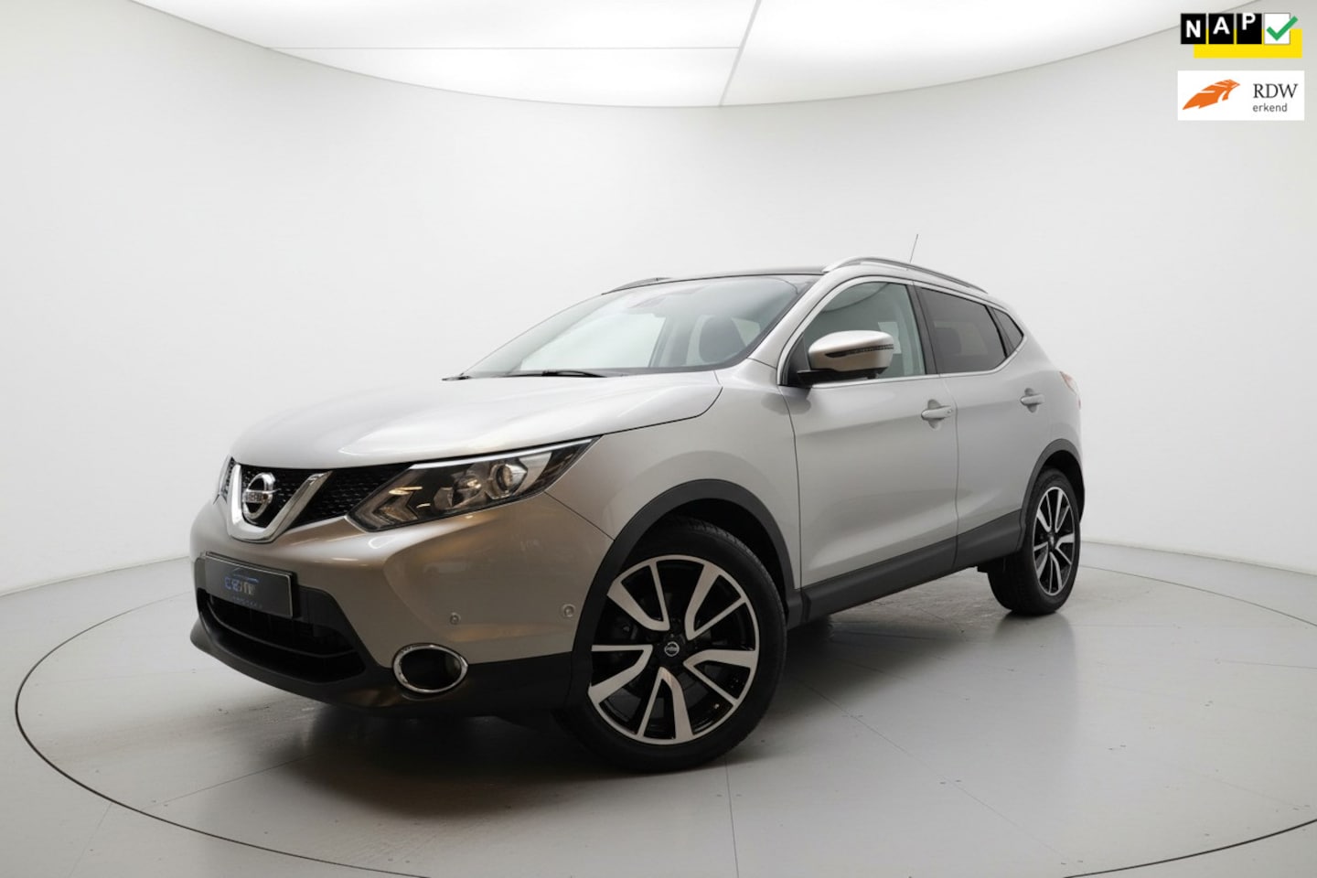 Nissan Qashqai - 1.2 Tekna PANO 360 CAM LEER SFEERVERL NAP - AutoWereld.nl