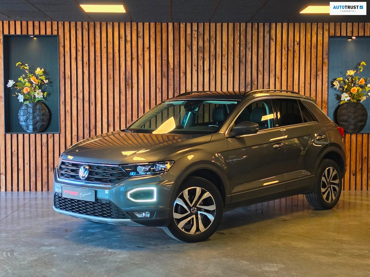 Volkswagen T-Roc - 1.5 TSI Sport l DSG l Led l Carplay l Camera l Virtual - AutoWereld.nl