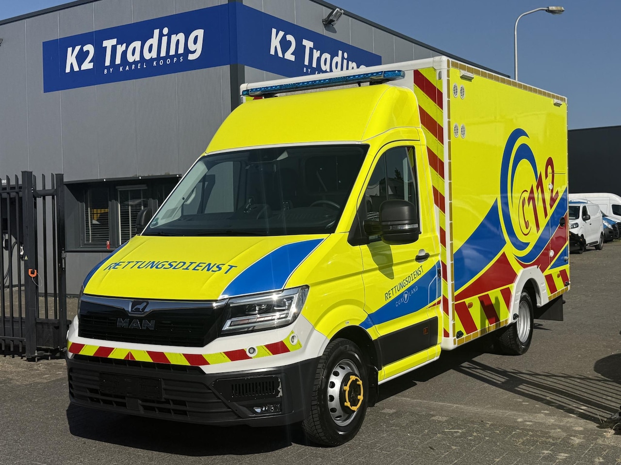 MAN TGE - 180 50 180pk Automaat 50 AMBULANCE INCL STRYKER BRANCARD VB Luchtvering - AutoWereld.nl