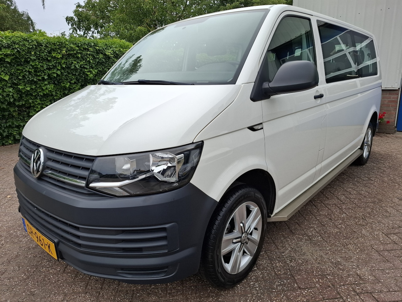 Volkswagen Transporter Kombi - 2.0 TSI L2H1 26995.- INCL BTW 9-PERSOONS BENZINE 150PK - AutoWereld.nl