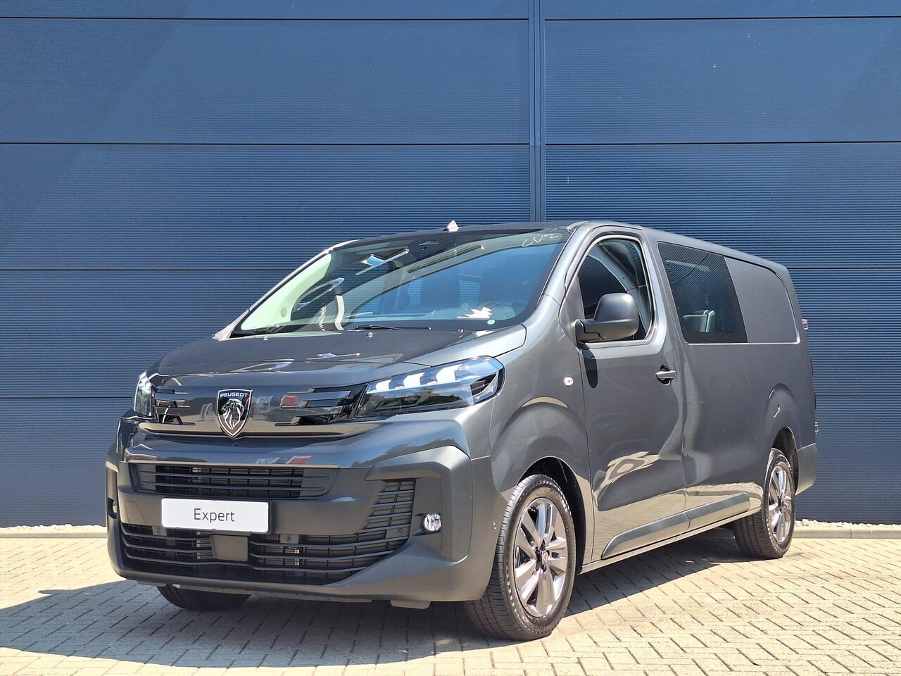 Peugeot Expert - 2.2 BlueHDi 180 S&S EAT8 L3 DC | 6 persoons | Trekhaak | 17" Lichtmetalen Velgen | Camera - AutoWereld.nl