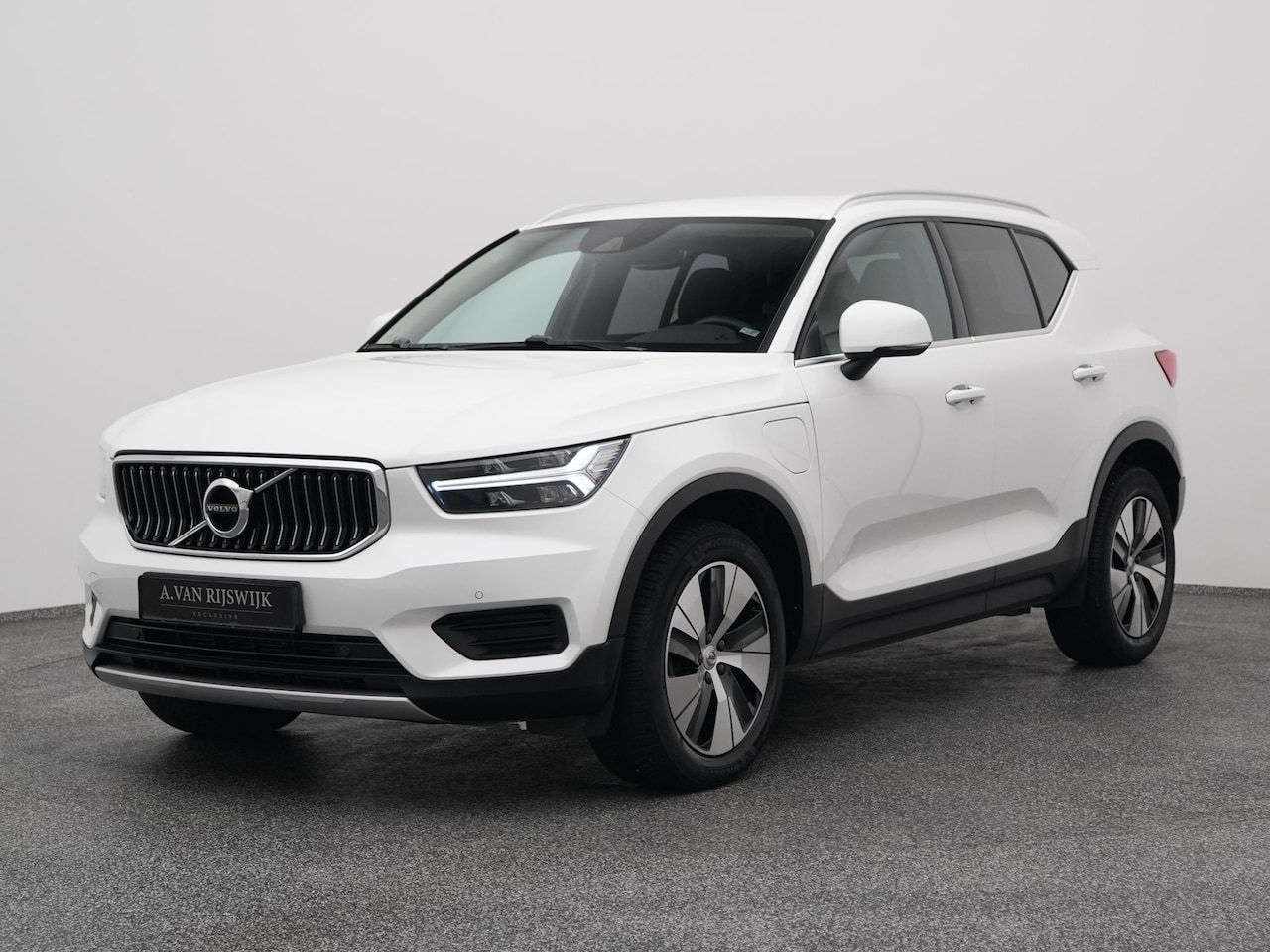 Volvo XC40 - 1.5 T4 Recharge Inscription Expression | CAMERA | KEYLESS | STOELVERW. - AutoWereld.nl