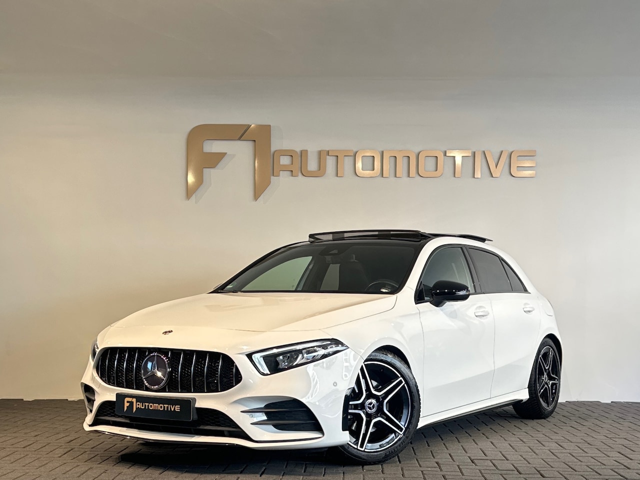 Mercedes-Benz A-klasse - 200 AMG Night Pano|Sfeer|CarPlay|Camera - AutoWereld.nl