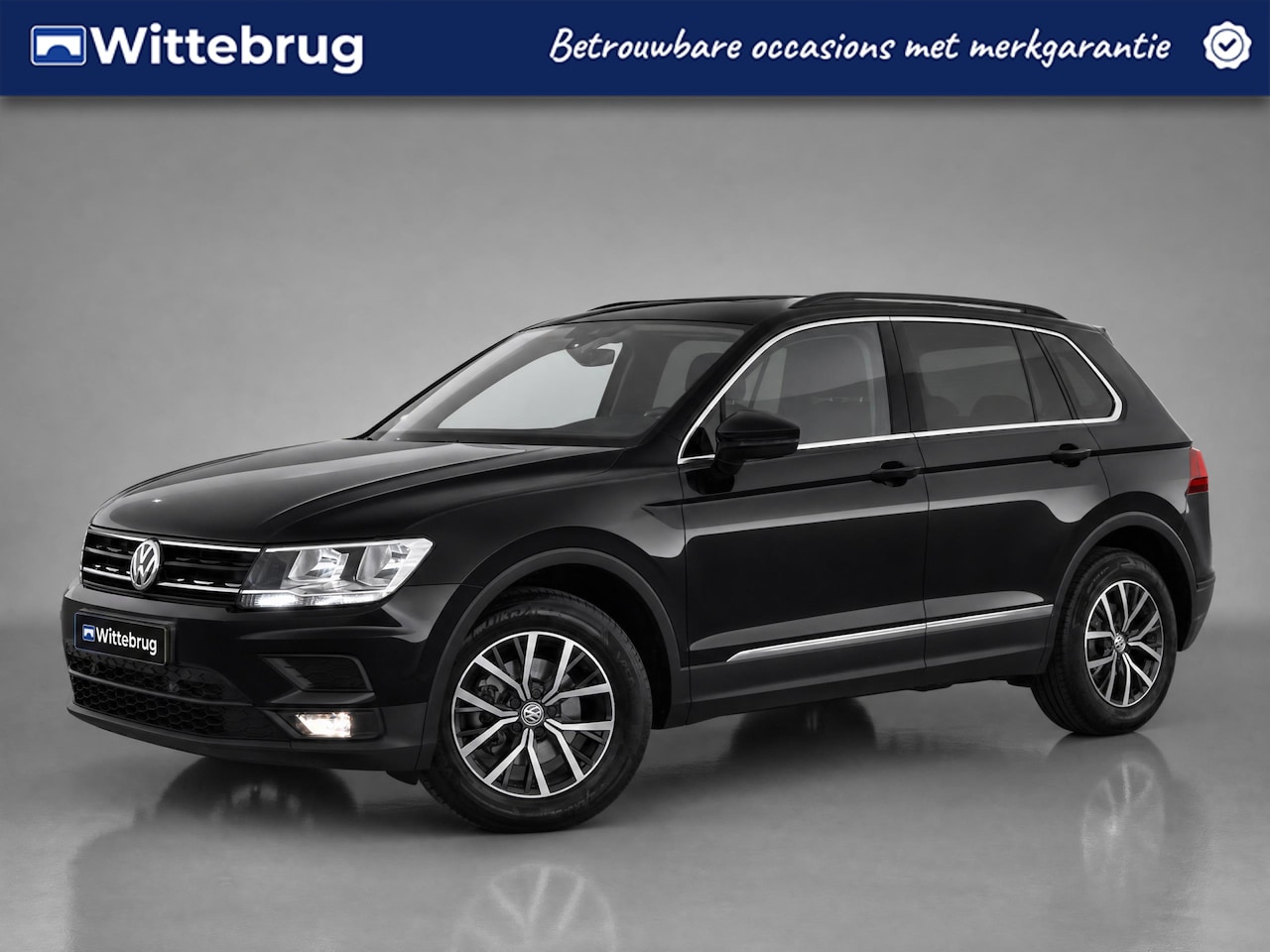 Volkswagen Tiguan - 1.5 TSI ACT Comfortline / Navigatie / Parkeersensoren V+A / Zwenkbare trekhaak / Climate c - AutoWereld.nl