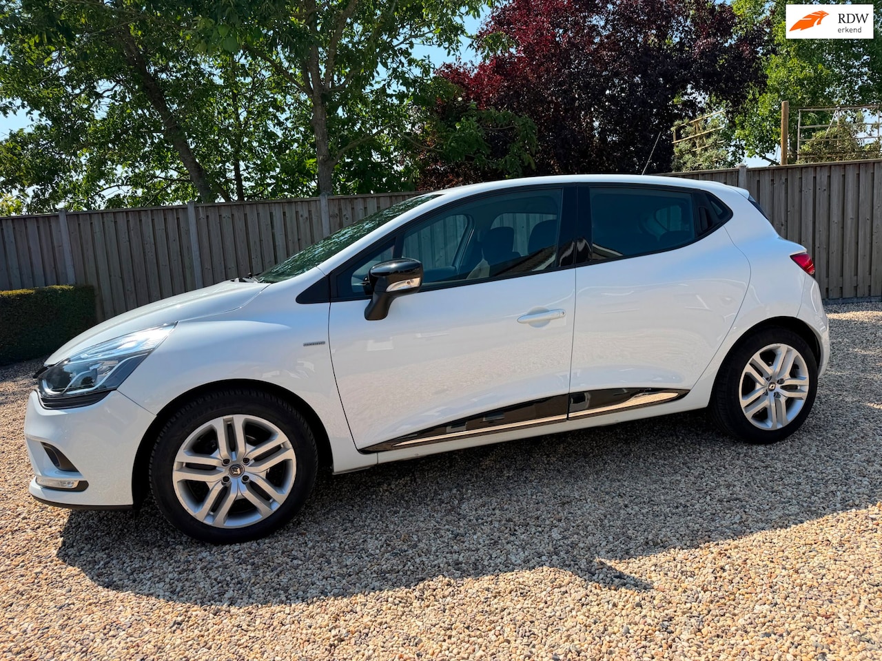 Renault Clio - 0.9 TCe Limited Airco & Navigatie & cruise controle & Stoelverwarming - AutoWereld.nl