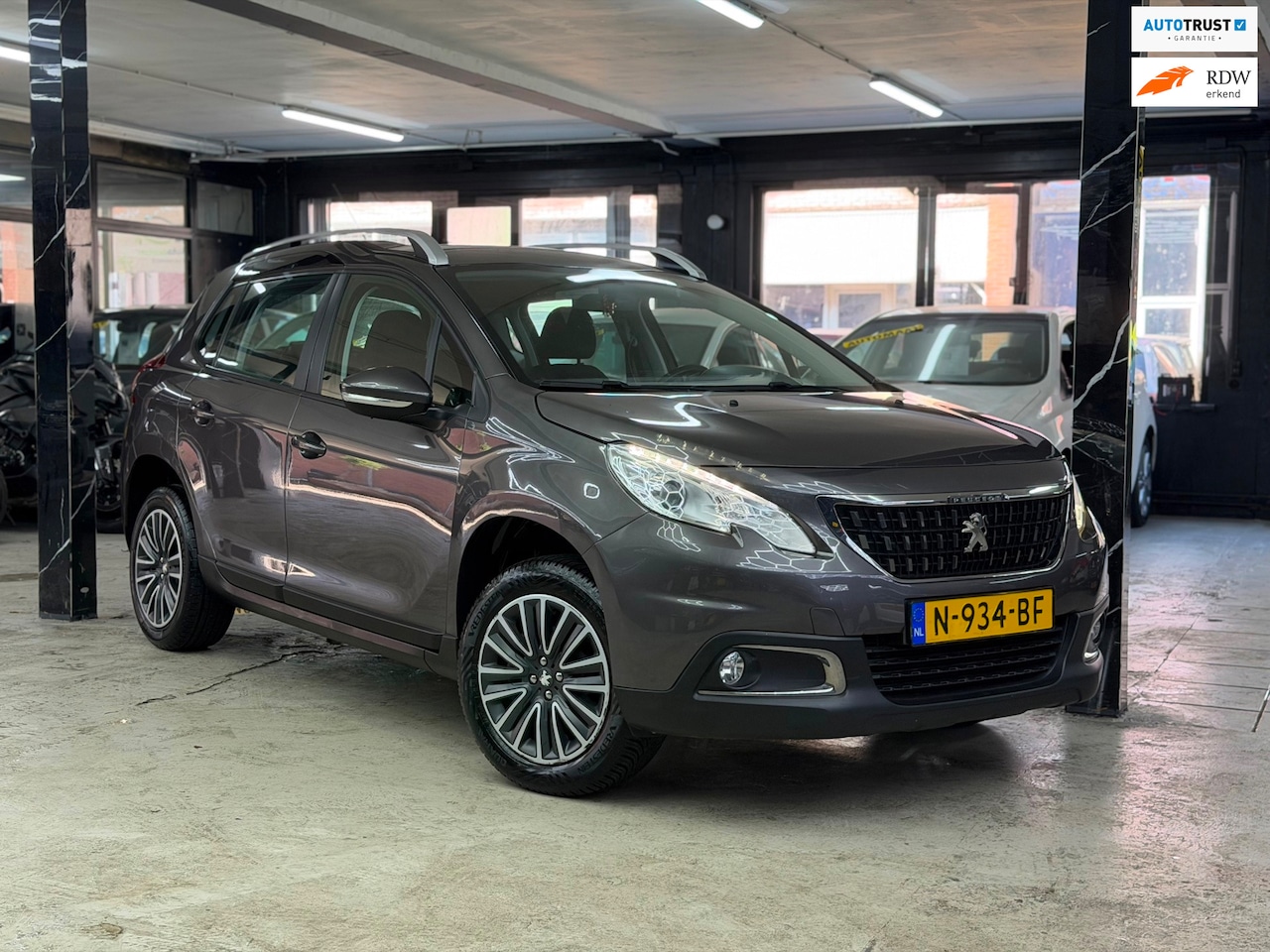Peugeot 2008 - 1.2 PureTech Blue Lion Navi | Airco | parkeersensoren | cruisecontrol - AutoWereld.nl