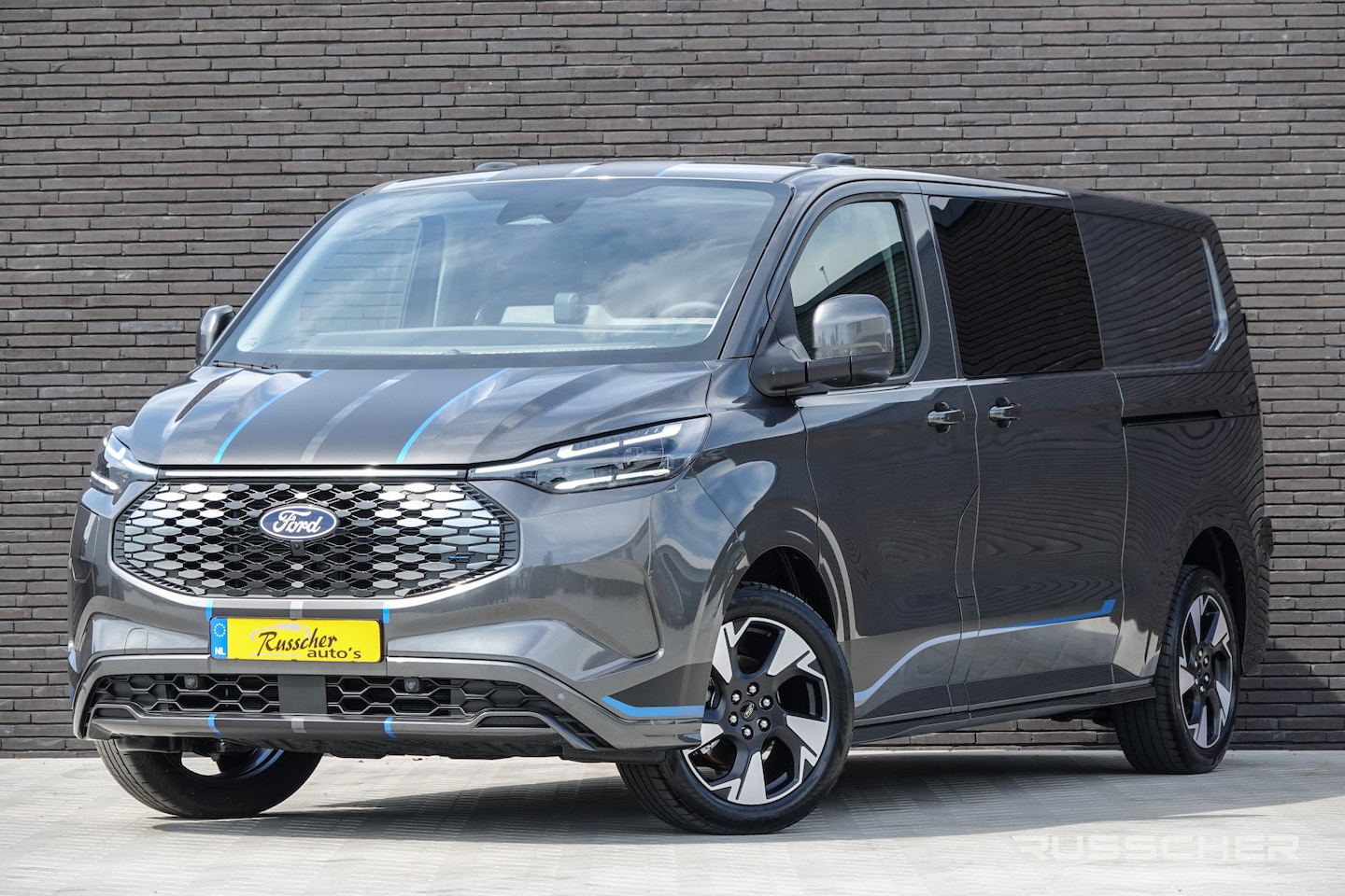 Ford Transit Custom - E-Transit L2H1 218Pk Aut. | Dubbele Cabine | 5-Persoons | Elektrisch | Sport 320 | 360° Ca - AutoWereld.nl