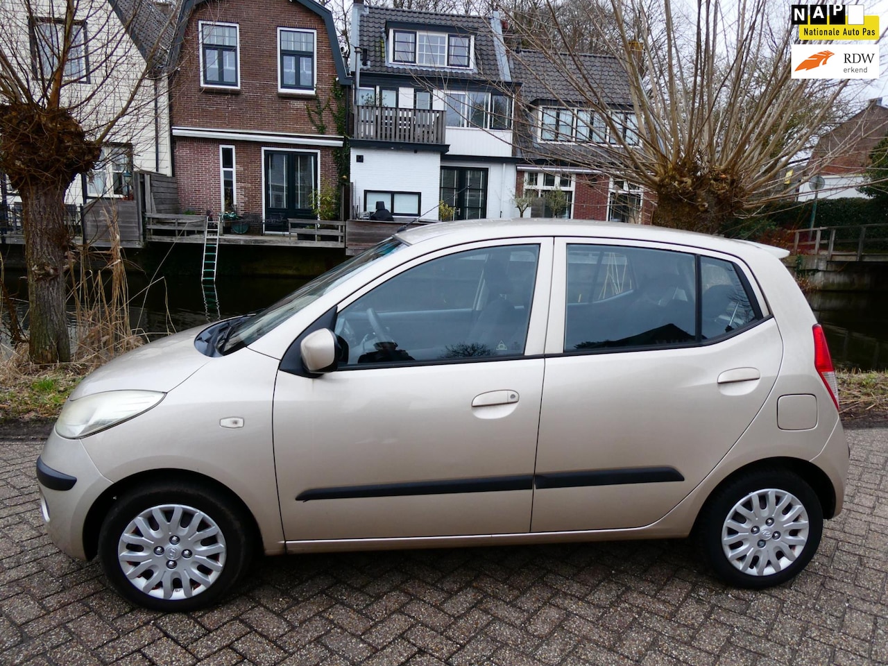 Hyundai i10 - 1.1 Dynamic Airco Automaat Hoge instap 4-Cilinder motor - AutoWereld.nl